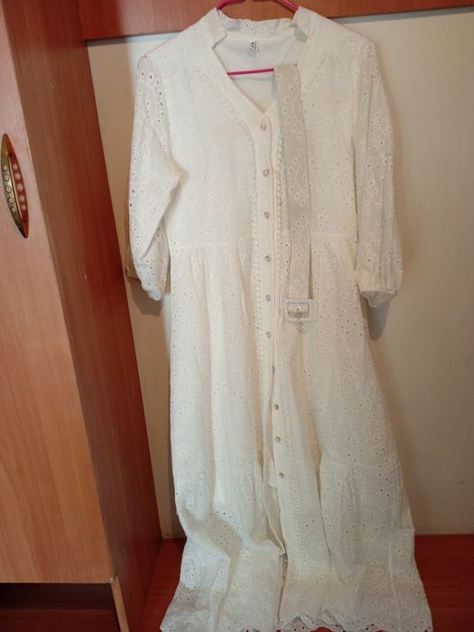 Платье красиво..