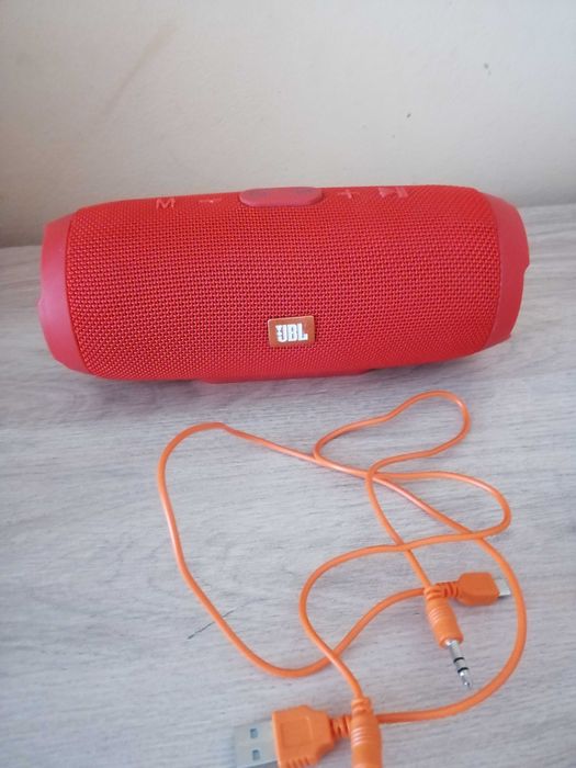 Преносима Тонколонка charge3