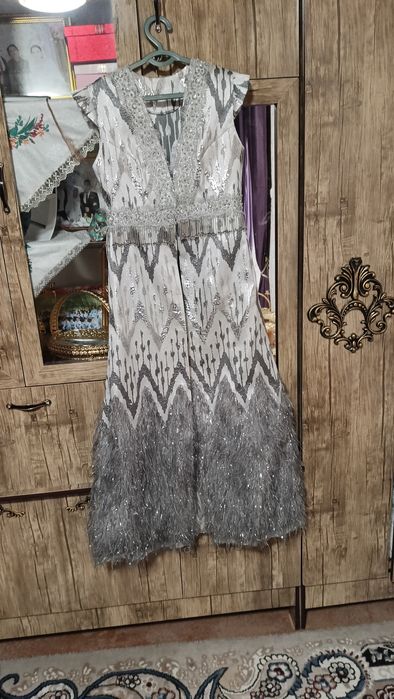 Kelinlar uchun ansabillar to'plami ko'ylak va tuflilar