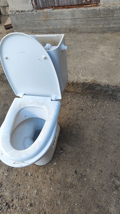 Продается бу унитазы