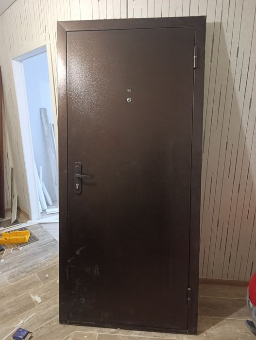Продам газ плиту и дверь