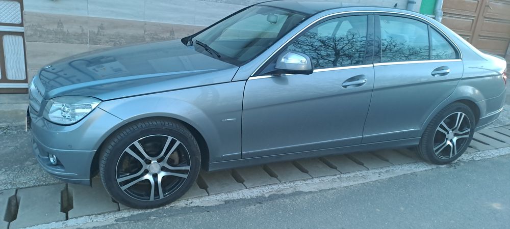Mercedes-Benz  C 200