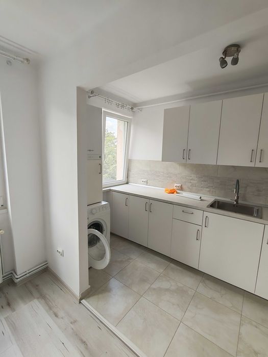 Inchiriez apartament 3 camere