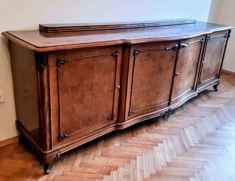 Масивен бюфет от орех