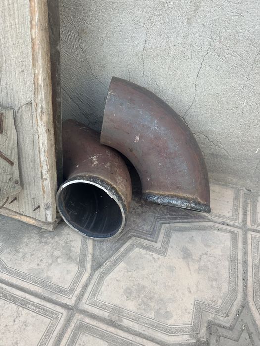 Продается труба диаметр 133 мм, толстостенный 5 мм и 2 отвода