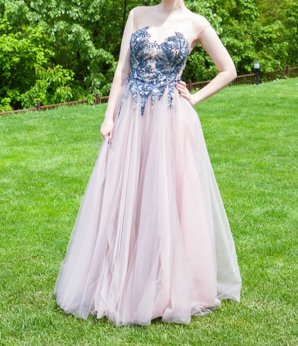 Продавам бална рокля