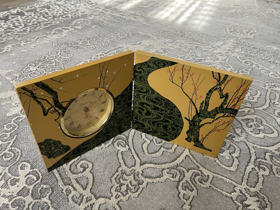 Часы книжка, дерево