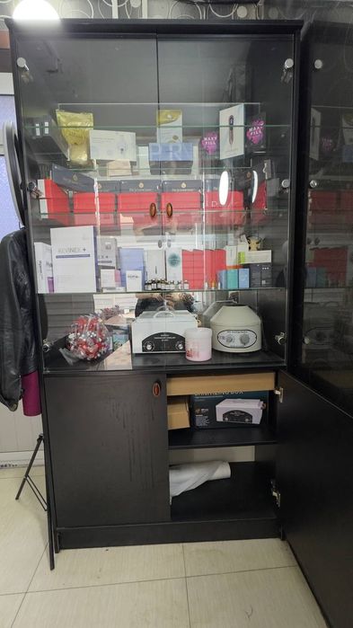 Uy va ishxona uchun oynalik shkaf va Tortma sotiladi