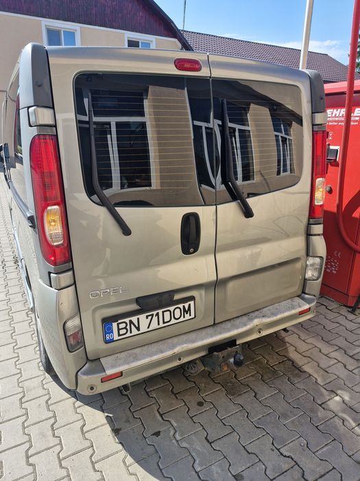 Opel Vivaro 2.5 CDTI (2464 cmc) – 5 Locuri – Autoutilitară N1