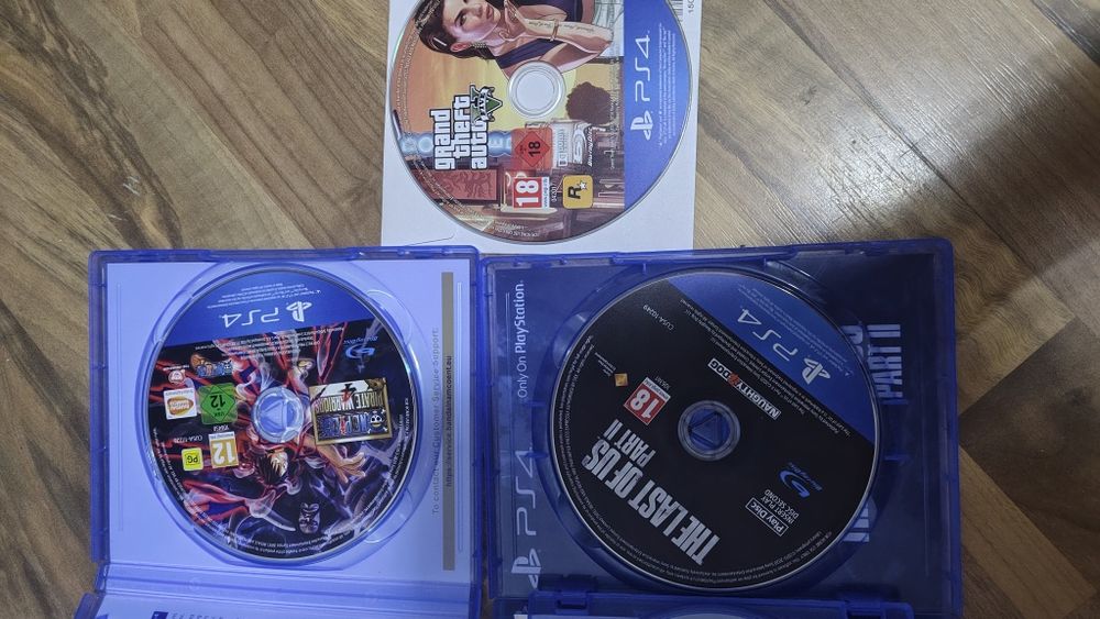 Consolă PlayStation 4 (PS4 Fat) + 1 Manetă + 3 Jocuri