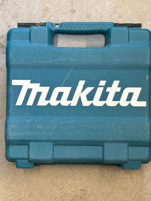 Pistol cuie pneumatic Makita AF506 18Ga 15-50mm, în valiză