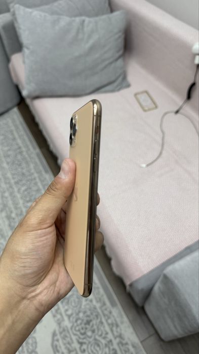 Iphone 11 Pro Max с разбитым экраном торг есть