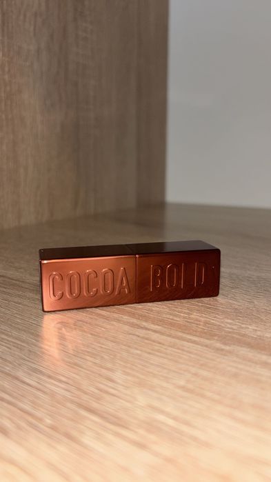 Ruj Too Faced - BOLD COCOA , nuanța milkshake