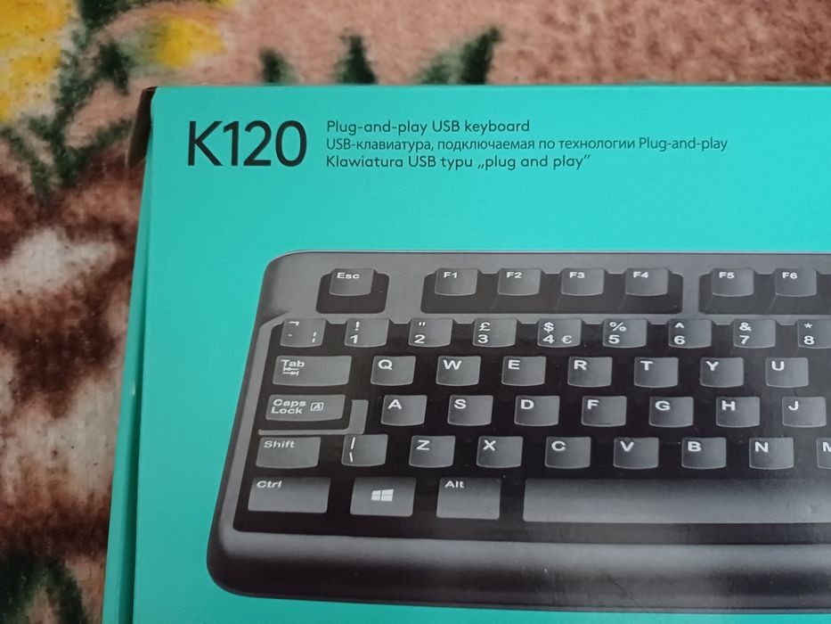 Продам клавиатуру Logitech для компьютера.