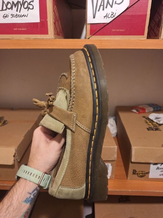 Pantofi Dr Martens olive mărimea 39 foarte comozi.