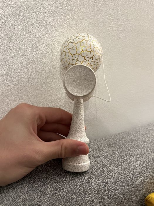 Vând kendama nouă