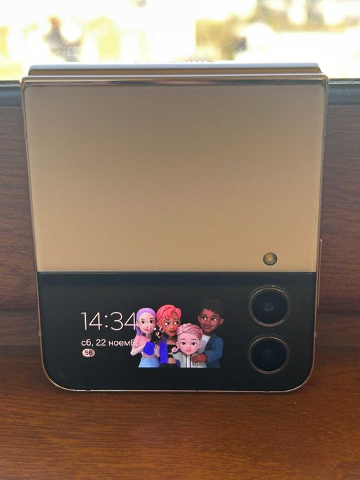 Продавам Samsung galaxy z flip 4