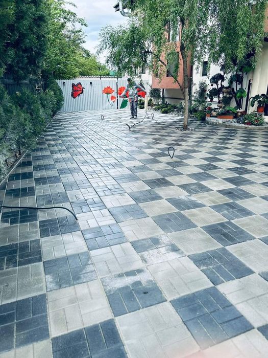 Producator Pavaje si Pavele din beton comprimat model Solzi Autoblocan