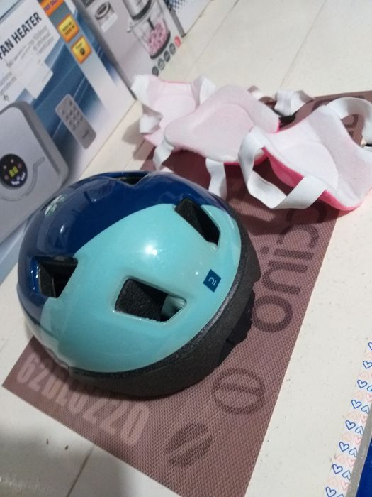 Casca de Protectie Si Genunchiere Copii Marimea S