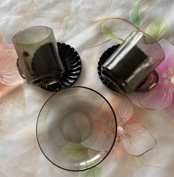 Стеклянные бокалы , кружки , стаканы