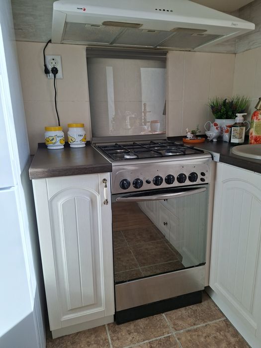 Продам  газовую плиту