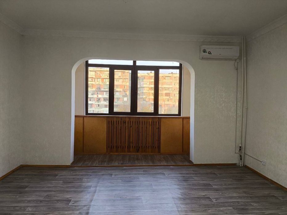 Просторная 3-комнатная 70 м², средний этаж, свежий ремонт, м-в Риезий