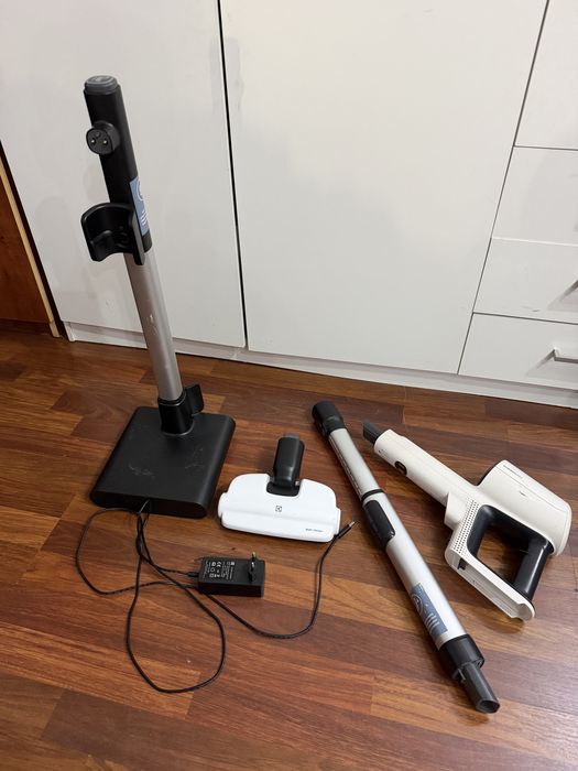 Aspirator Vertical Electrolux Hygienic 800 Piese Componente