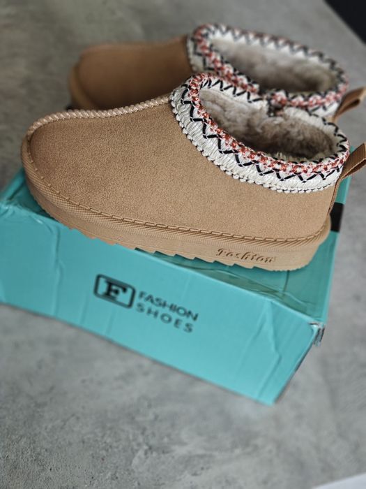 Уги для девочки новые