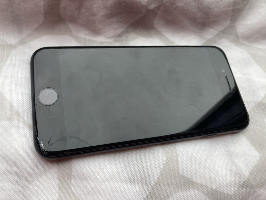Iph.on se 2021. SE 2 64gb. Baterie 83 %