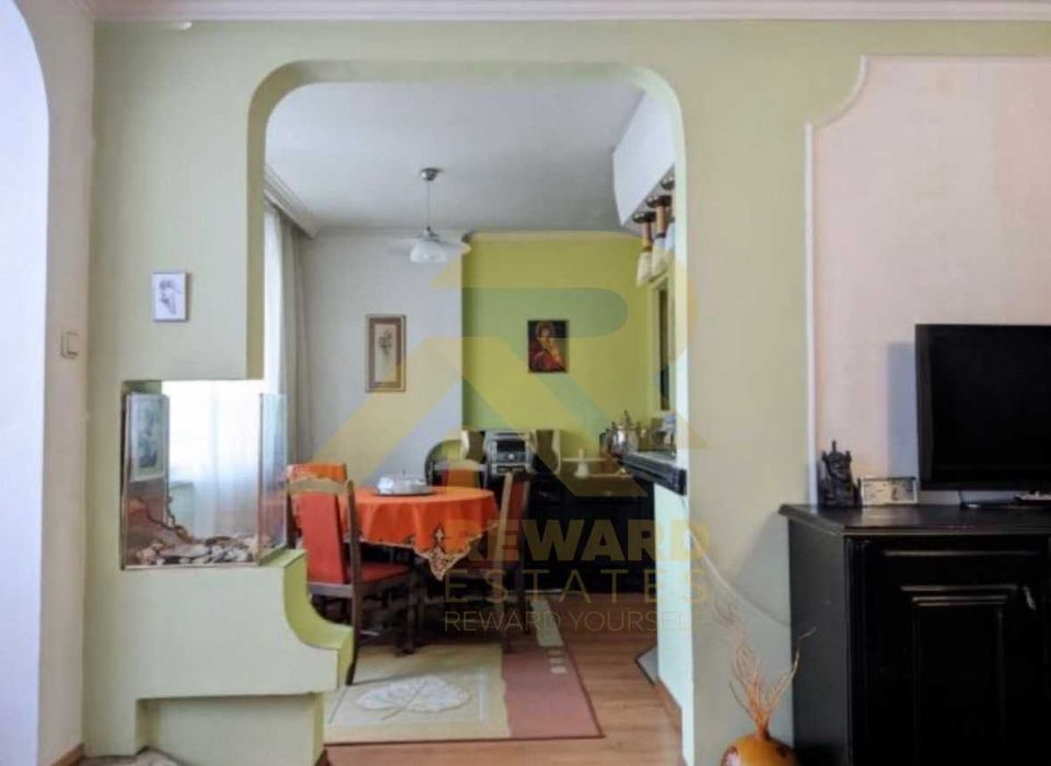 Продава се Тристаен апартамент в София, Център - 132 кв.м за 1887 €/кв.м - Снимка #3