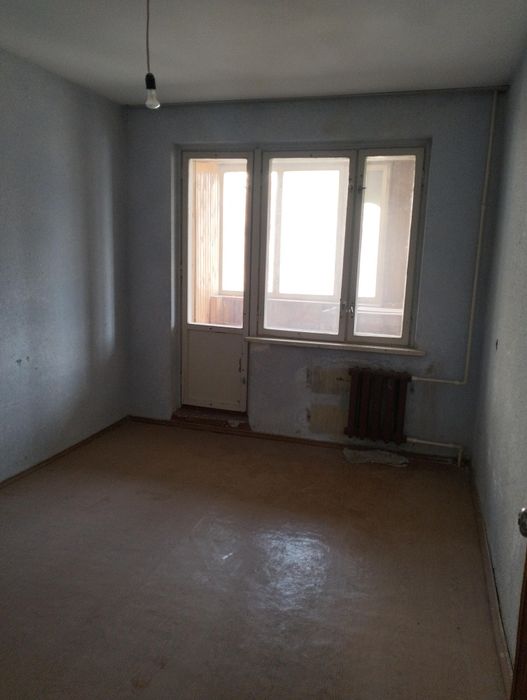 Квартира сотилади 10 мкр Ломоносов 9 2 -этаж