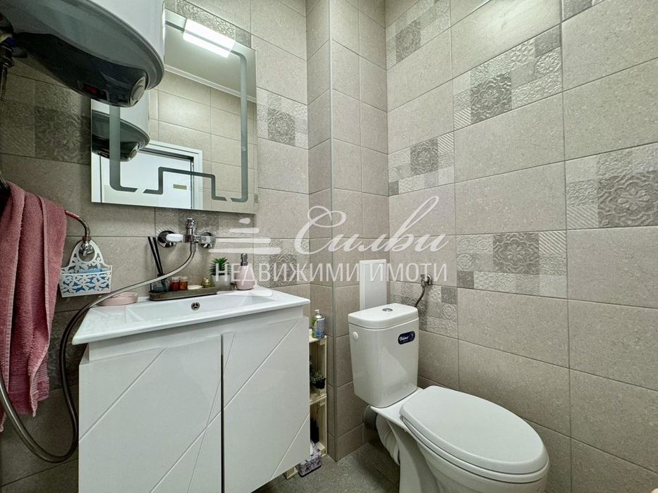 Търговско помещение със статут на МАГАЗИН - кв.Център