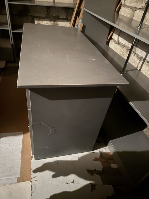 Письменный деревянный стол