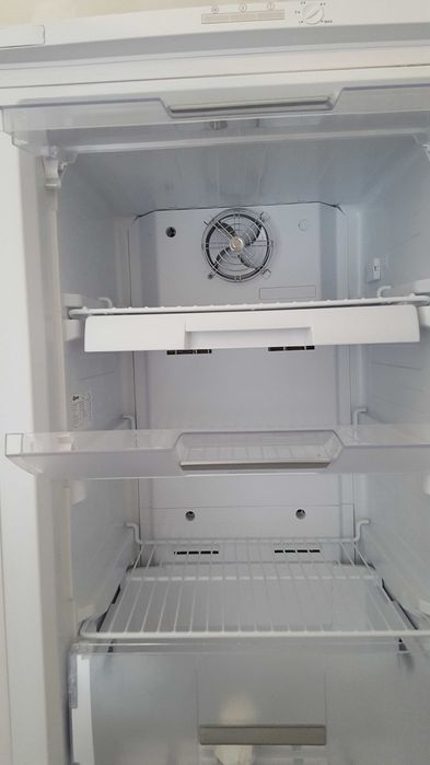 Congelator no frost, Gram, clasa A+, 8 sertare