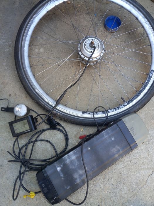 Vând rota electrica cu baterie tot ce se pote Mota la o bicicleta electrica