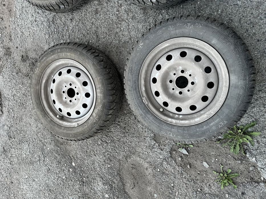 Продается зимние шины со штампами.