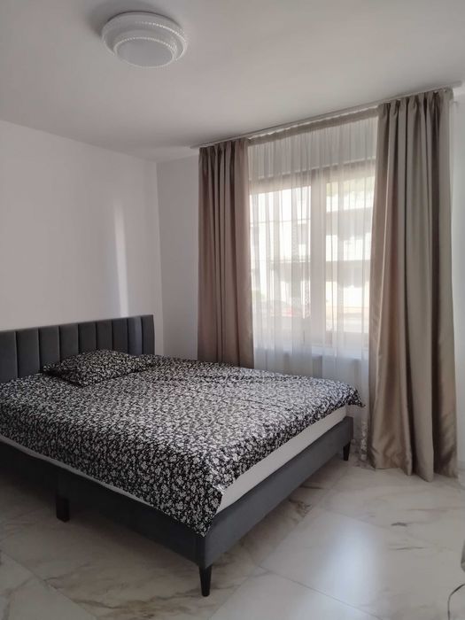 Apartament 3 camere de închiriat în zona centrala