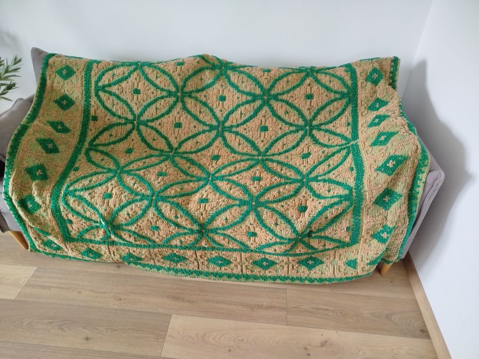 Vând cuvertura tradițională veche din lână