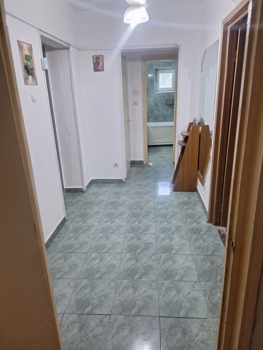 Închiriez apartament