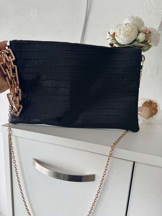 Черен клъч със златиста дръжка Деримод