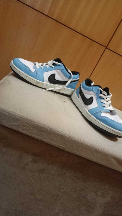 Обувки Nike Jordan 34 номер, запазени, с леки следи от употреба.