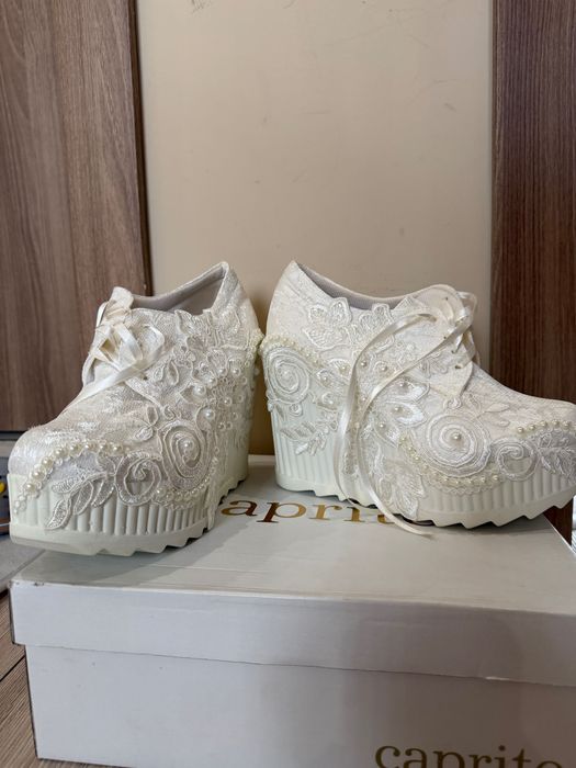 Сватбени обувки на платформа