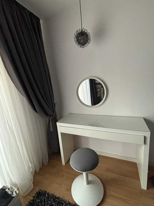 Set masa cu sertar, oglinda si scaun pentru machiaj