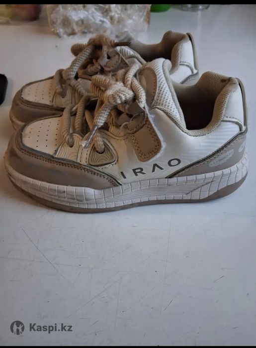 Кроссовки весна осень