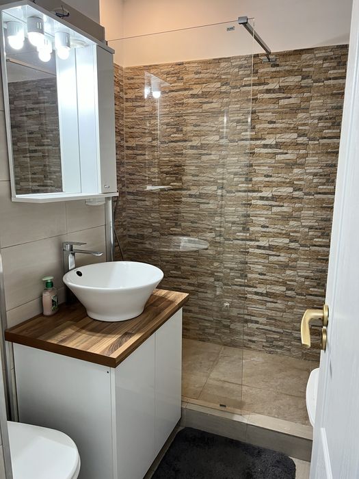 Inchiriez apartament 3 camere, bulevardul Unirii Focsani