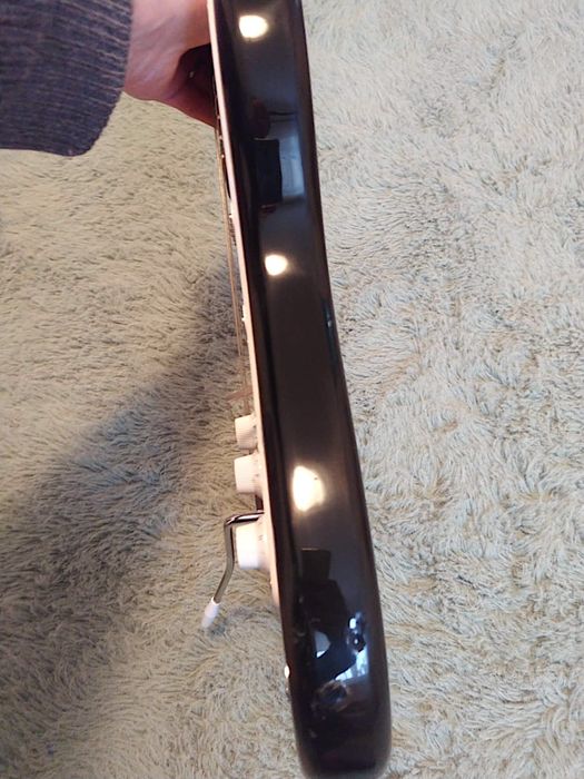 Fender Squier  Stratocaster chitara Yamaha Casio Korg Boss Roland