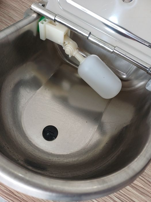 Aвтоматическая поилка для воды. Поилка для коров