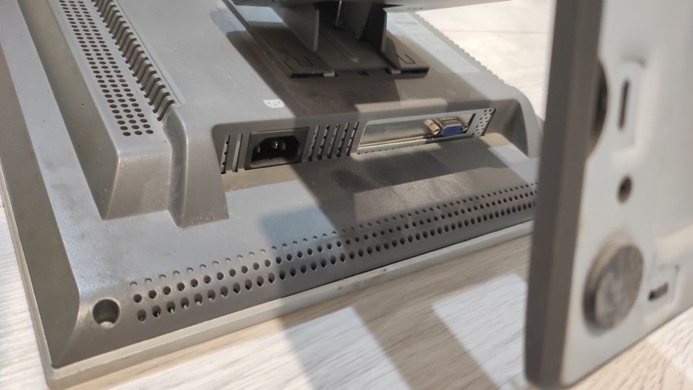 Монитор LG FLATRON L1510S