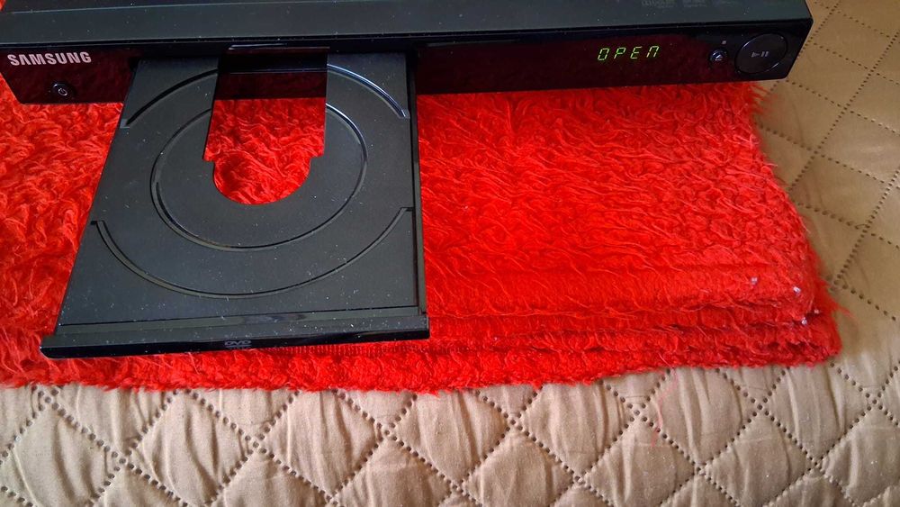 DVD player Samsung nou cu telecomanda
