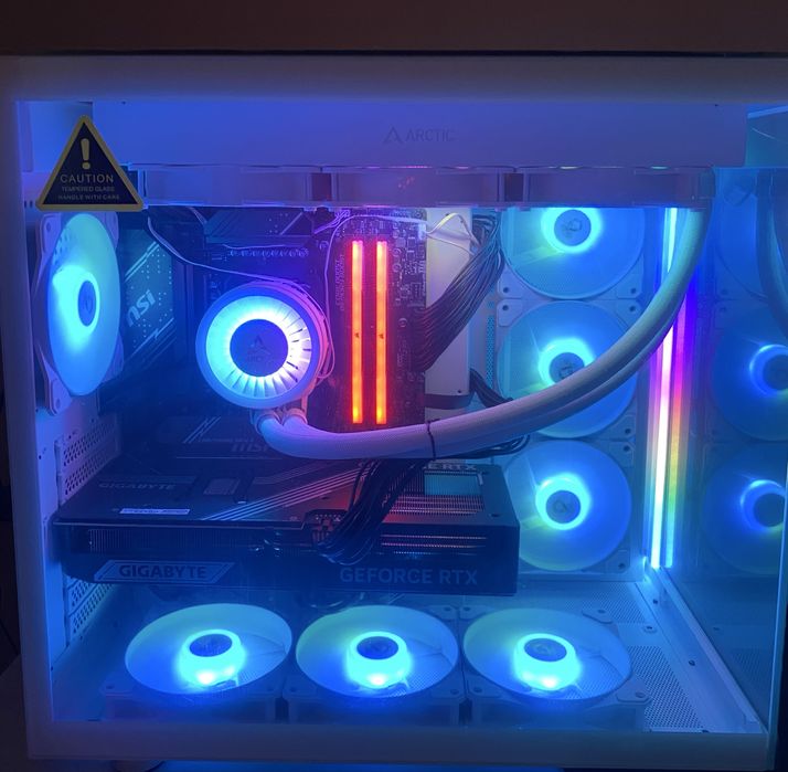 Геймърски компютър RTX 5080 ,Ryzen 7 7800x3D, 32GB RAM